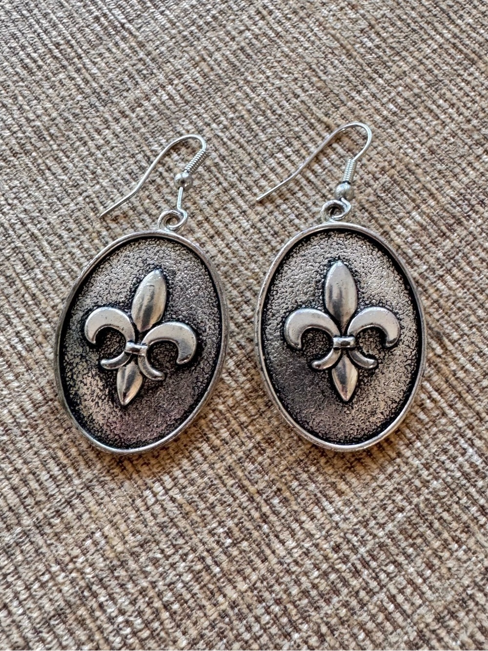 Vintage Silver Tone Fleur-De-Lis Oval Drop Earrings